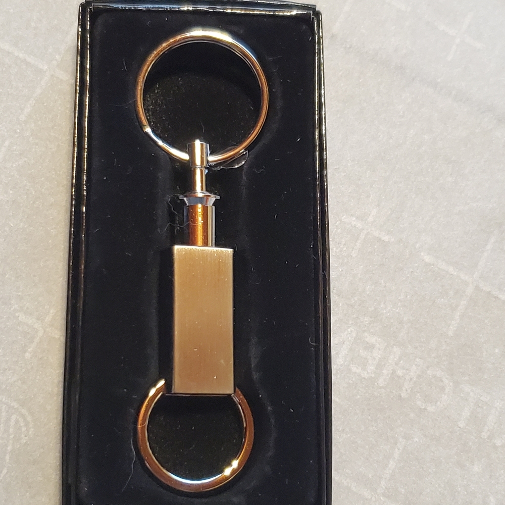 Keychain in gold - Picture 1 of 4